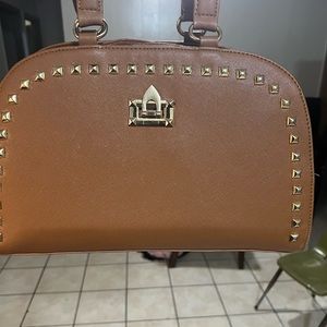 Large hand bag good condition I dnt have the traps that came with it